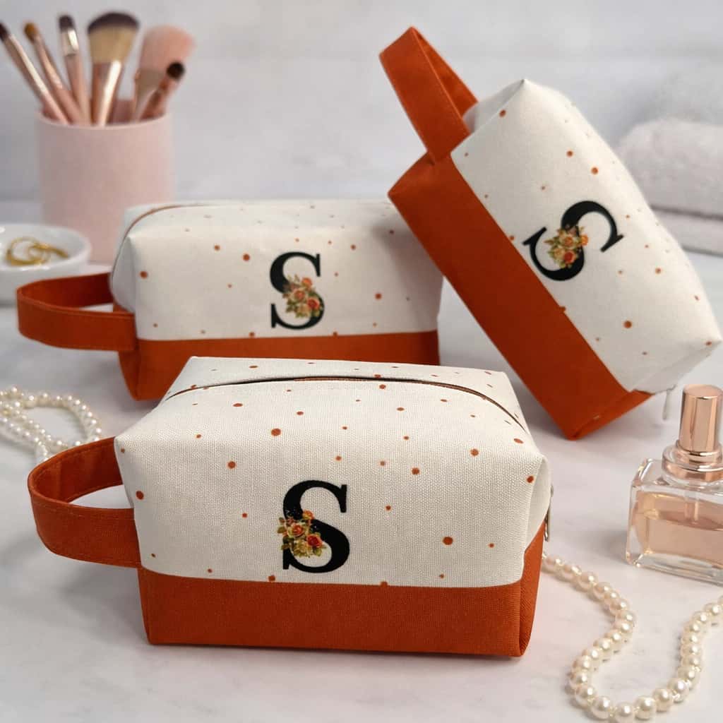 1unid Necessaire Box Com Alça Personalizado Com Inicial Necessaire Feminino Organizadora Necesser Bolsinha, imagem 1 de 1