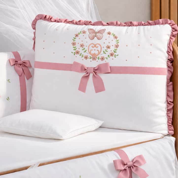 Kit Berço Menina Borboleta 10 Peças Rosê Bordado 100% Algodão Berço Americano c/ Mosquiteiro, imagem 1 de 1