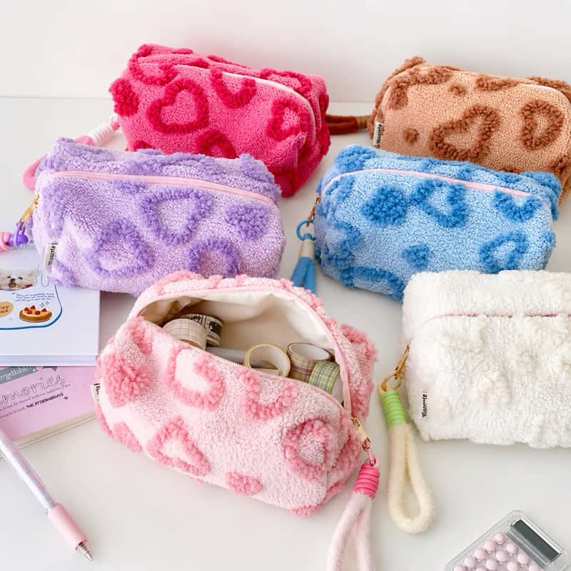 Estojo Pelúcia Coração Grande Capacidade Porta Lápis Escolar, imagem 1 de 1