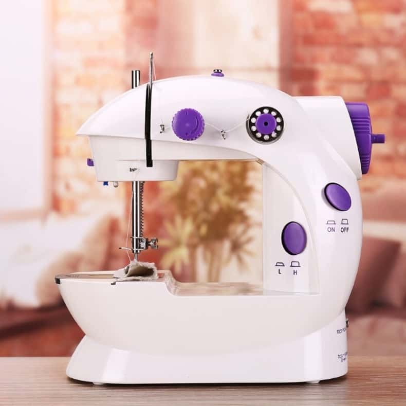Mini Máquina Costura Portátil Com Pedal Elétrica Costureira Bivolt 110V/220V, imagem 1 de 1